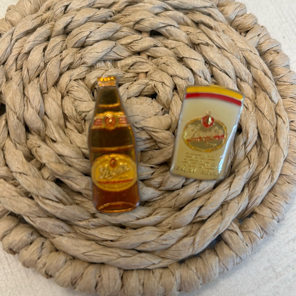 Strohs beer vintage pins